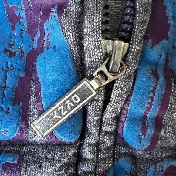 DKNY 2-Piece Set (12 Months) Stylish Distressed Look - Picture 10 of 15